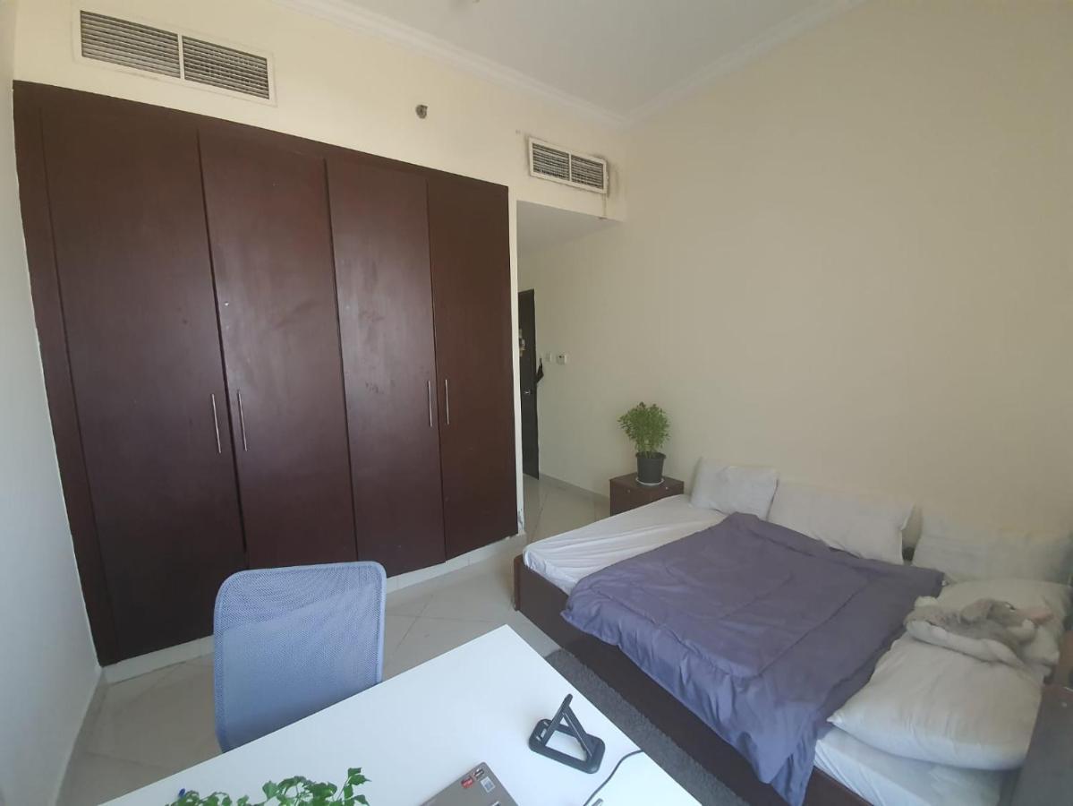 One Masterbedroom In 2 Bedroom Apt,Al Darwesh,Al Barsha 1 Dubai Esterno foto