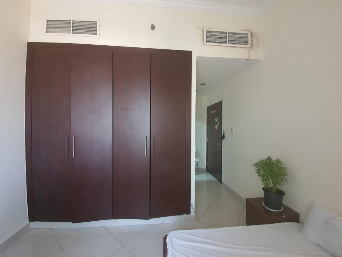 One Masterbedroom In 2 Bedroom Apt,Al Darwesh,Al Barsha 1 Dubai Esterno foto